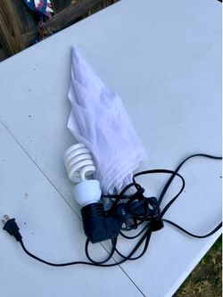 Photo Studio Umbrella Light Kit. In good used condition.