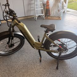 GoTrax Tundra Electric Bike