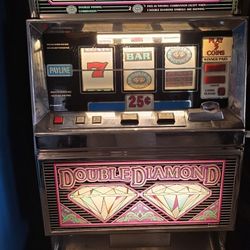 Double Diamond Slot Machine