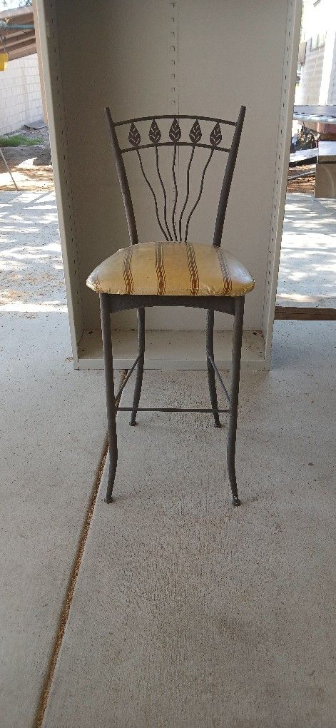 2 Bar Stools