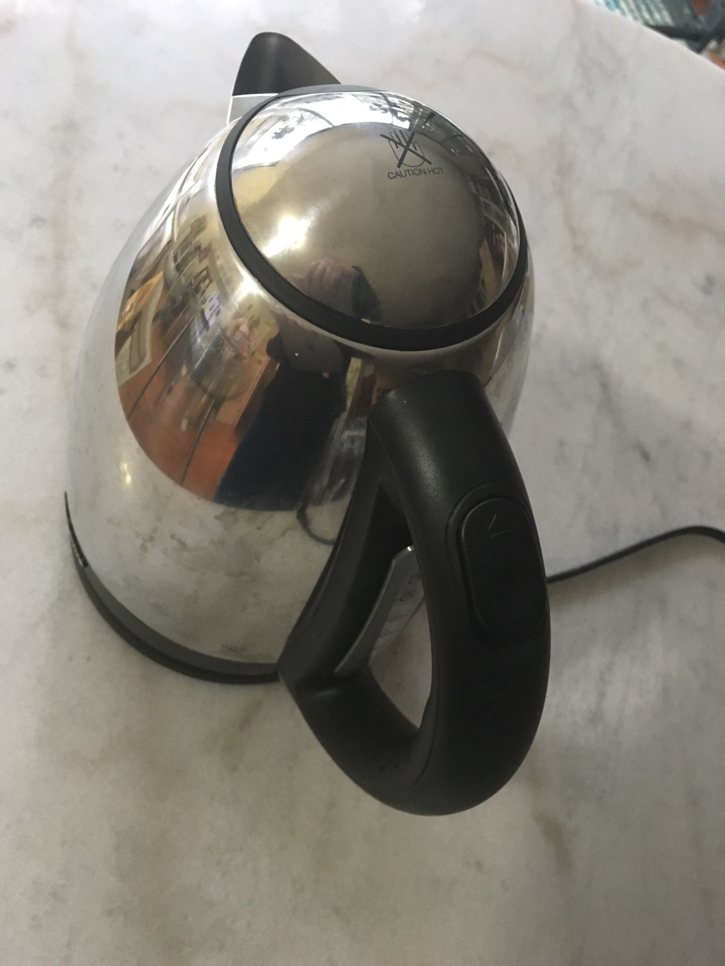 AROMA electric kettle $5. Very GOOD condition!!!