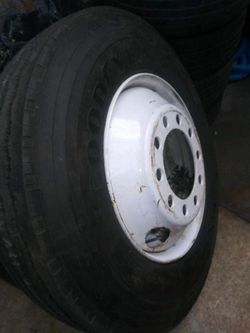 LLANTA DE CAMIÓN 10R 22.5