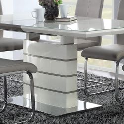 Modern 7-Piece Dining Set – Table with Self-Storing Leaf + 6 Side Chairs – Used