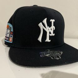 🔥🔥Twnty-Two Yankees x Mets Seinfeld Themed SnapBack🔥🔥Rare