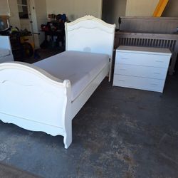 TWIN SIZE BED 