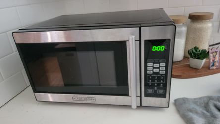 FREE BLACK + DECKER MICROWAVE