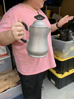 Serving Tea/coffee pot - pewter
