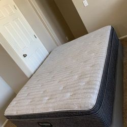 QUEEN BEAUTYREST MATTRESS AND FREE BOX SPRING