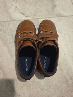Nautica size 12 toddler shoes