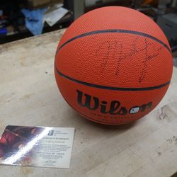 Wilson SIGNATURE NBA basketball MICHAEL JORDAN WITH GLOBAL AUTHENTICATION COA. GOOD CONDITION. WITH GLOBAL AUTHENTICATION INC GV 254636. 