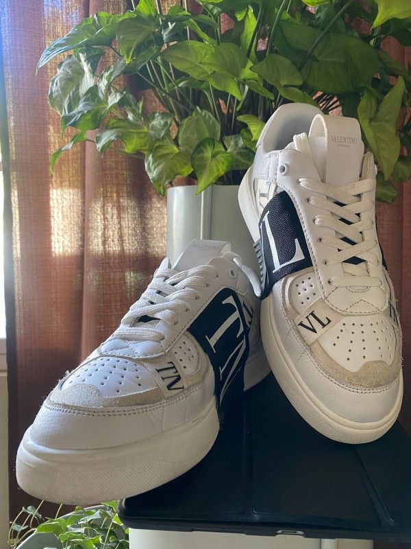 Valentino Snickers
