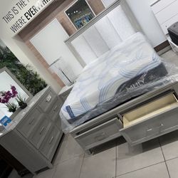 4pc Queen Bedroom Set 🩶 Grey Color 