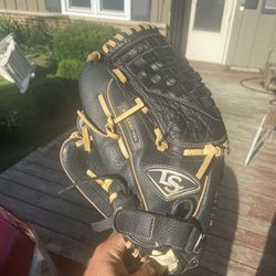 Louisville Slugger baseball glove 12.5”  (LHT)