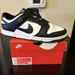 Nike “Panda” Dunks 