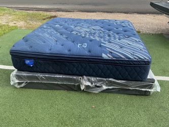 King mattress with boxspring