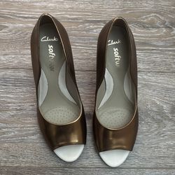 Clarks Leather Lady Pumps size 6