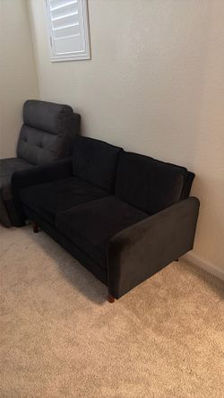 MOVING ! black couch ( make an offer )