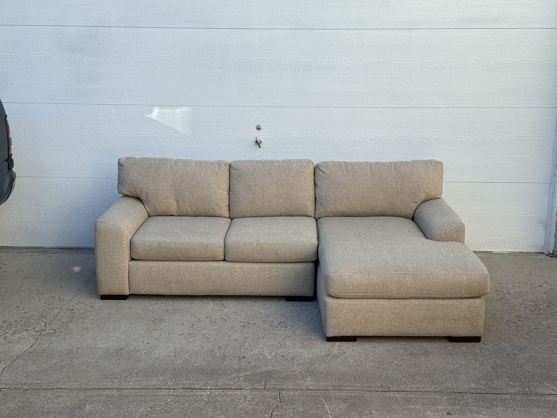 Luxury Beige Sectional 🚀FREE DELIVERY🚀