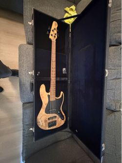 Micheal Kelly 4 string bass with case