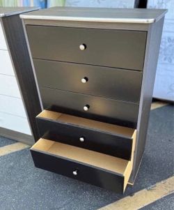 Five drawers dresser