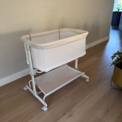 Baby Bassinet-like new!