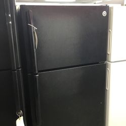 GE 16 Cu Ft Top And Bottom Fridge  . 1 year Warranty 