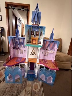 Frozen doll house