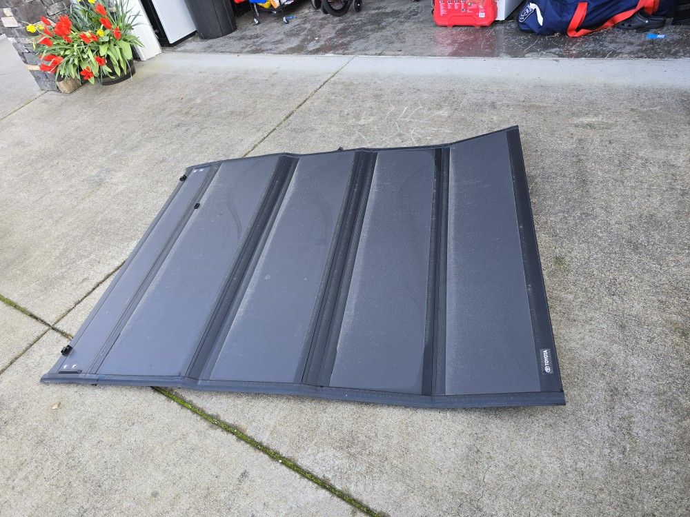 3rd Gen Toyota Tundra Tri Fold Tonneau Cover 6.5 Foot Bed