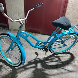 SCHWINN. LADIES BEACH CRUISER BIKE.