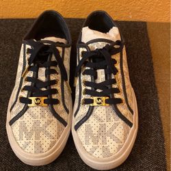 Authentic Michael Kors Vanilla Monogram With Navy Blue Sneakers Size 7.0