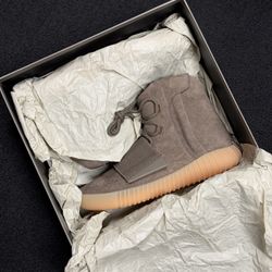 Authentic DS Adidas Yeezy 750 Chocolate size Men’s 6