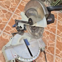 Miter  Saw Machine