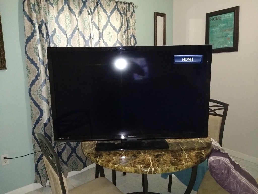 50 Inch Emerson Tv