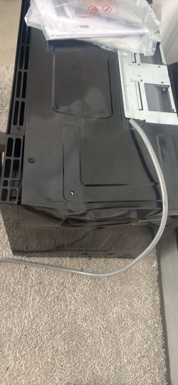 Countertop microwave oven black.