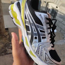 ASICS SIZE 9