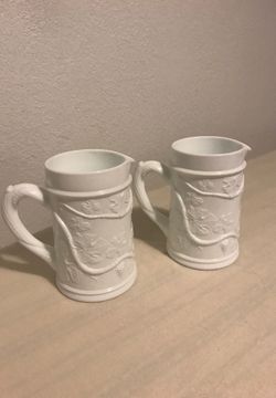 EUC Vintage Milk Glass Spouted Mug Picher