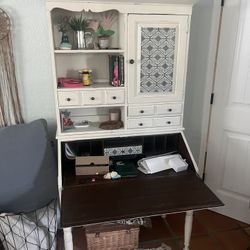 Beautiful Desk/cabinet