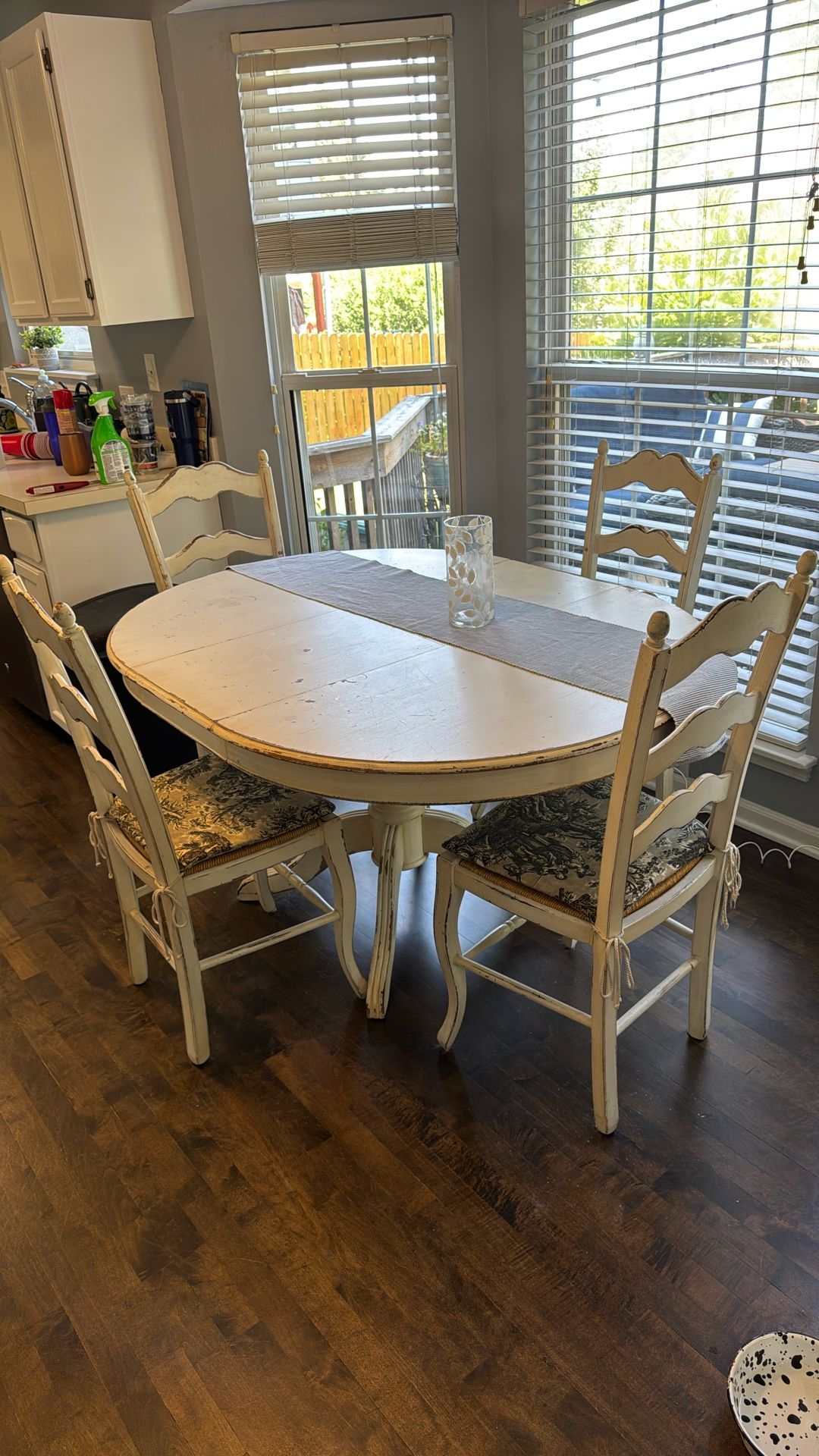 Kitchen Table And 4 Chairs