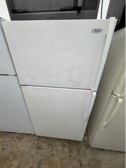Whirlpool top and Bottom refrigerator
