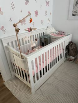 Da Vinci Piedmont 4 in 1 Convertible Crib and Changer