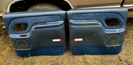 Middle door panels / suburban 95-99