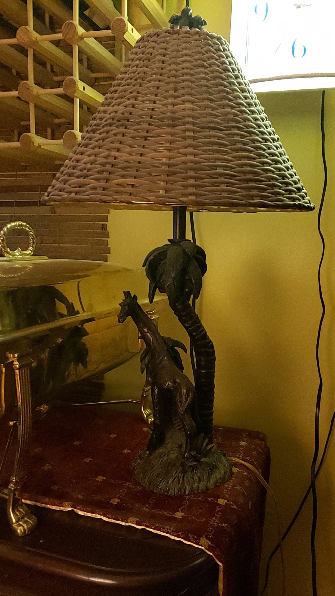 Giraffe design lamp