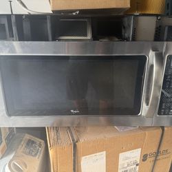 Mounted Over The stove Microwave.