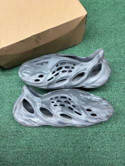 YEEZY FOAM RUNNER MX GRANITE SIZE 11