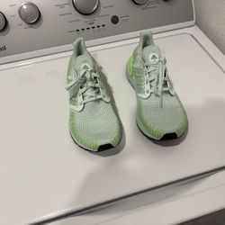 Adidas Women’s Size 6