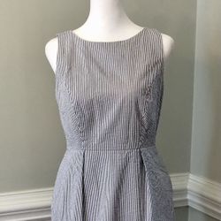 Looks New, Women’s Seersucker Sleeveless Dress from Brooks Brothers (4 P)