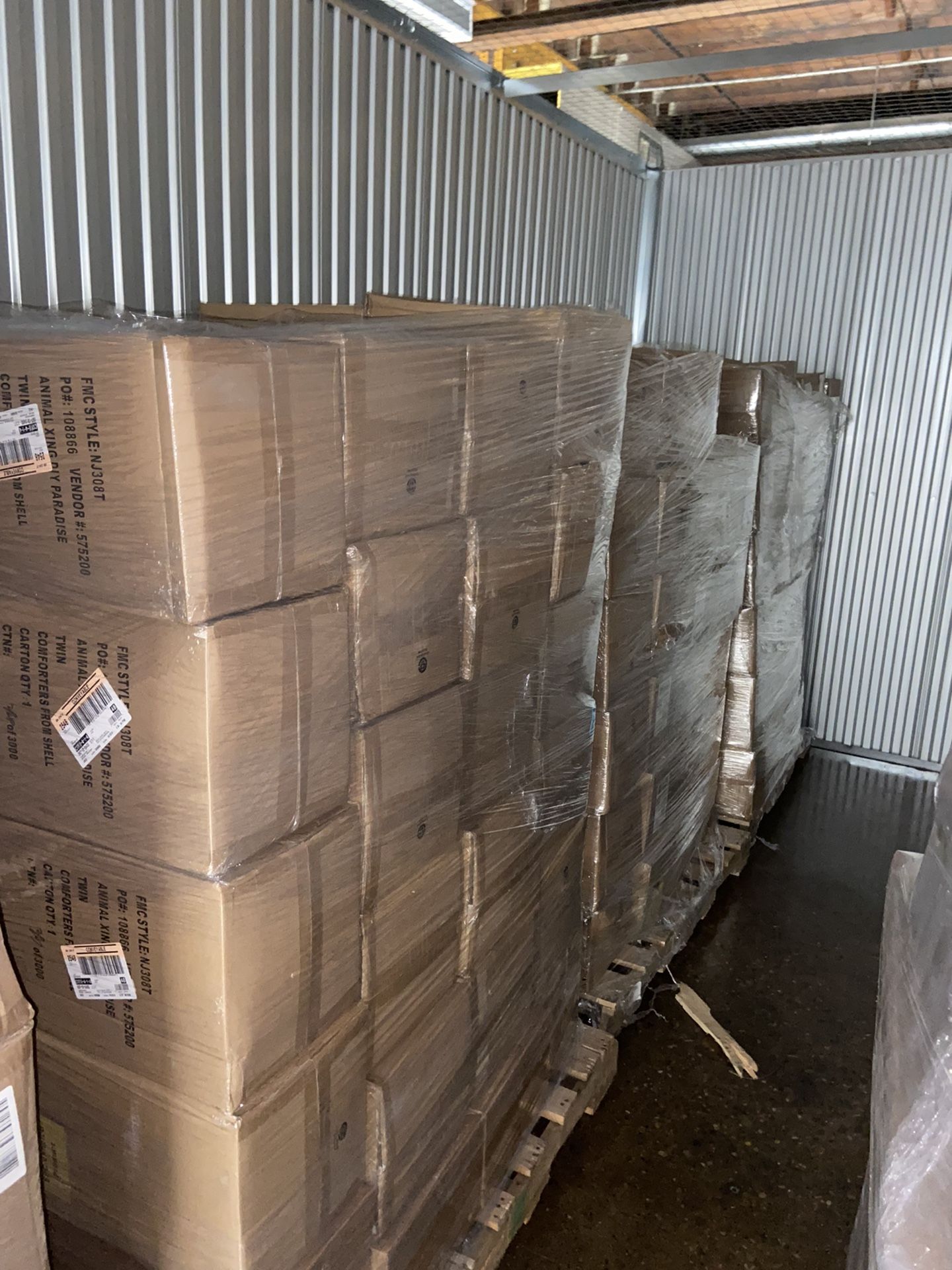 4 Pallets Of New Animal Crossing Comforters. $400 Per Pallet Retail Value Of $1,400 Per Pallet. Buy 2 Or More Pallets To Receive A Discount