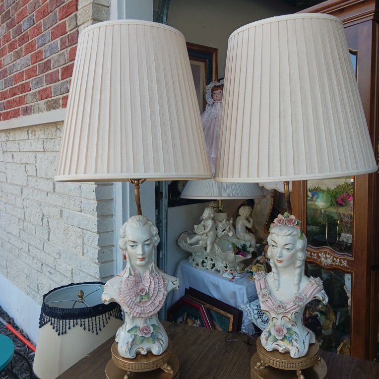 Rare  1950S VICTORIAN LAMPS  VERY  GORGEOUS LOOKING SET 