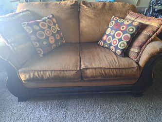 Brown Sofa With Throw Pillows