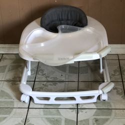 LIKE NEW JOOVY SPOON BABY WALKER!!!!